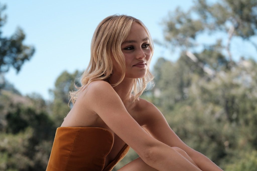 Casting avec Lily-Rose Depp : Figurants de 16-88 ans recherchés pour le biopic de Johnny Hallyday